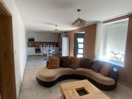 appartement meublé t2 en rez-de-chaussée avec jardinet et terrasse