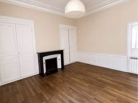 à louer dispo le 24 août – appartement t4 80 m² – centre-ville de saint-calais