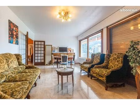appartement 3 pièces 84 m²