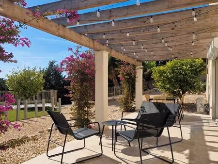 t2 + coin nuit rénové avec belle terrasse