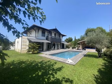 maison 6 pièces 165 m²