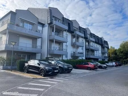 loue appartement t2 dans résidence sécurisée proche axes routiers avec place de parking