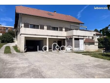 spacieuse maison familiale de plain-pied avec t1 indépendant  vue dégagée  jardin clôturé 