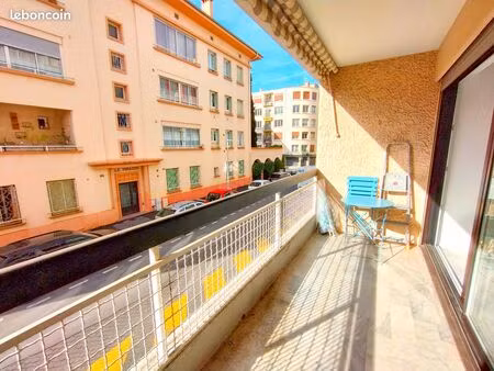 f4 avec parking centre ville st raphael