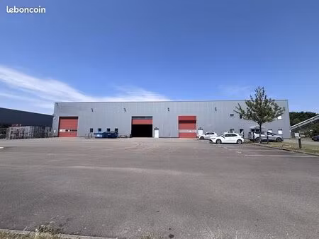 local d'activité 1 929 m²