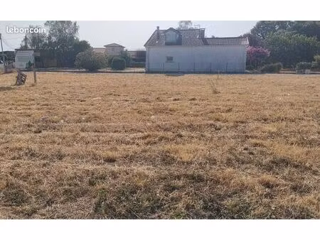 terrain à construire à la tour du crieu