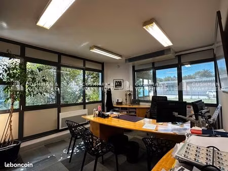 bureaux 123 m²