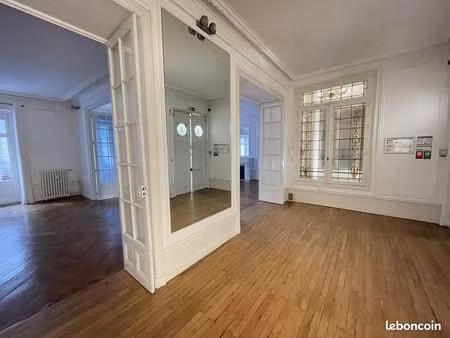 bureaux 317 m²