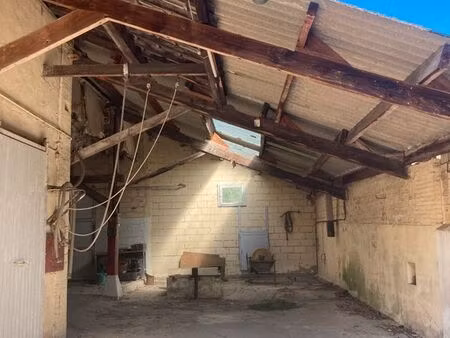 grande maison rénovée à vendre dans village médiéval