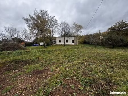 terrain à bâtir de 895 m² à agen-d'aveyron