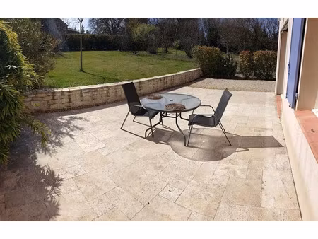 location appartement 2 pièces 48 m² à aix-en-provence (13090)  1 107 €