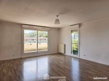 appartement 2 pièces 77 m²