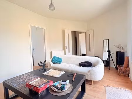 f3 lumineux avec vue mer – centre-ville de bastia