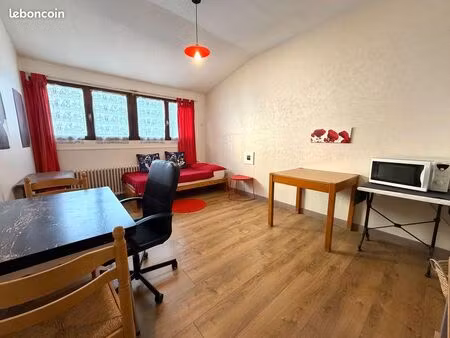 studio 6 pièces 95 m²