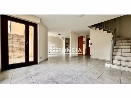 saint-apollinaire  très agréable et spacieuse appartement-maison jumelée sur 3 niveaux ave