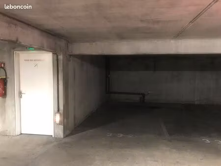 parking auto ou moto securisée begles bagatelle proche boulevard