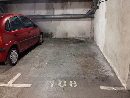 place de parking couverte – gare saint-jean – 120 /mois