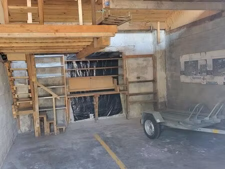 grand garage de 37 m avec mezzanine