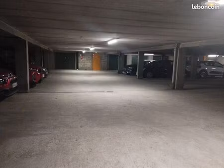 place parking 12m2 proche métro croix de chavaux