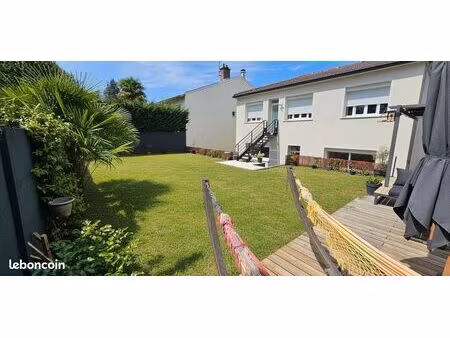 maison rénovée 5 pièces  3 ch – 116m² + 95m² de garages + combles aménageables