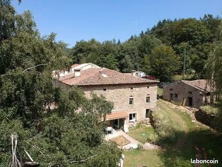 propriété de caractère à vendre en ardèche 23 hectares d'un seul tenant