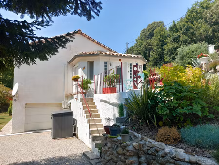 maison de standing en parfait état avec piscine.