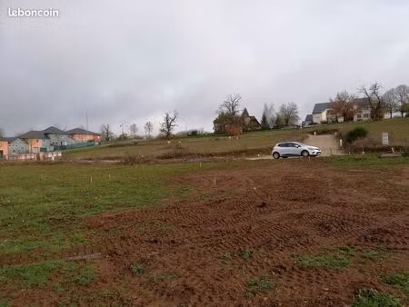 terrain à bâtir de 548 m² à rignac