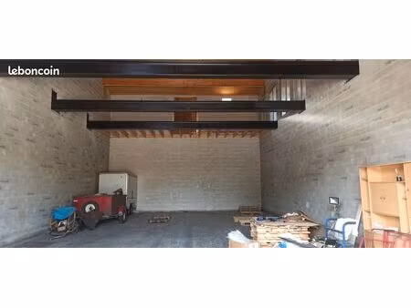 location hangar