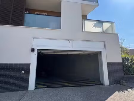 double box (pmr) à personne à mobilité réduite en enfilade de 37 m2 dans une résidence neu