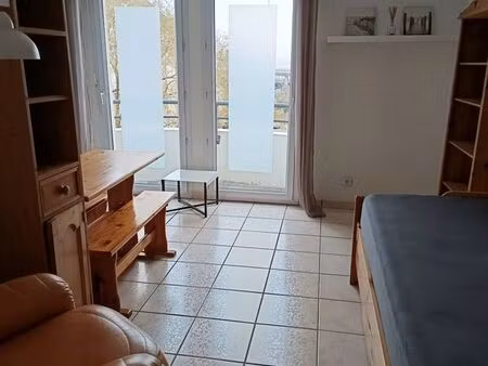 studio meublé 24m2 pour étudiant seul + parking