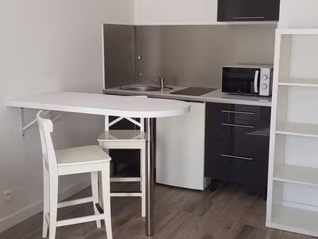 auxerre  studio avec place de parking