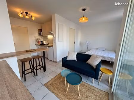 studio meublé avec balcon – centre de belin-béliet