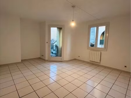 t3 rénové de 62m² idéalement situé