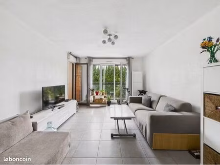 le blanc-mesnil - f2 - 45 m² - terrasse - parking