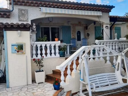 villa ds espace calme. école et commerce aux alentours