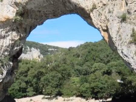 a vendre droit au bail   boutique centre vallon pont d arc