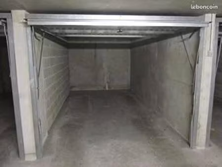 parking 14 m² sallanches