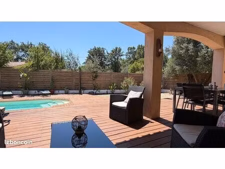 maison rénovée avec piscine à pied du village
