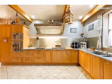 maison 8 pièces 250 m²