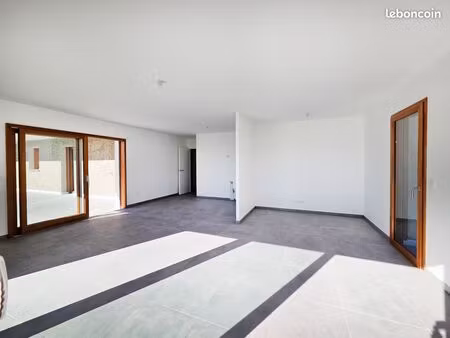t4 en dernier étage - 250m² de terrasse