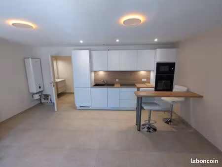 t2 meublé  rez-de-chaussée  43m²  libre  rénové