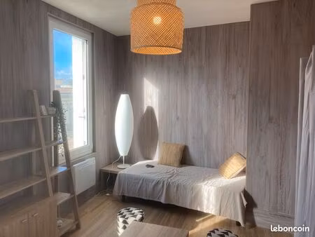 studio meublé avec cour et terrasse proche victoire