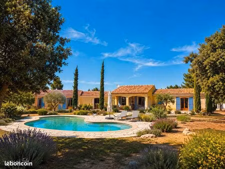 villa 10 pièces 216 m²