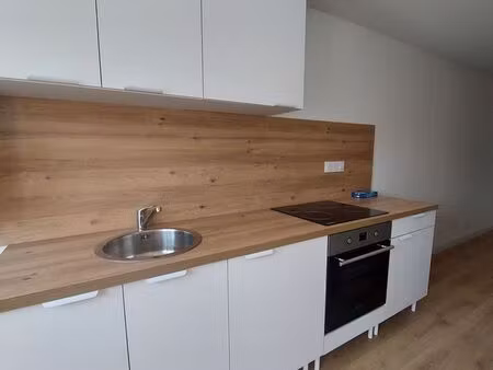 warcq - grand f2 en duplex avec belle cuisine aménagée
