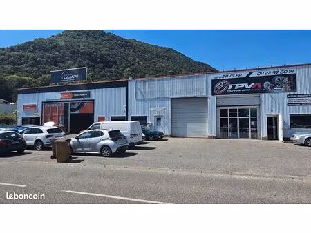 local d'activité & commercial 170 m² |