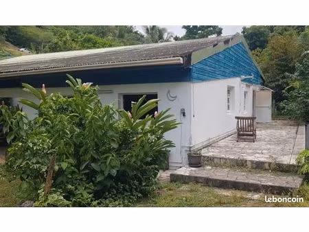 location meublée t2/t3 – le carbet – jardin  rivière  plage à pied