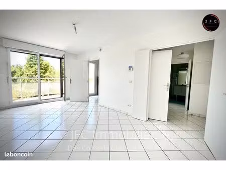 ? t2 récent avec balcon et parking - avenue jean jaurès - ile saint-denis ?