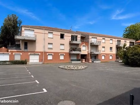 t2 en rez de chaussée avec balcon et parking