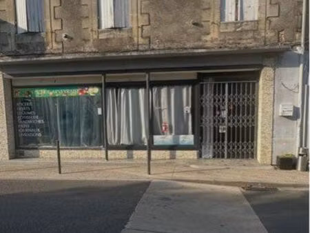 à louer local commercial 75 m² arveyres centre