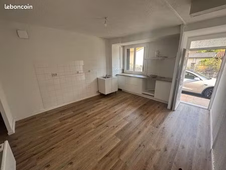 appartement t3 lumineux et traversant avec petit jardin